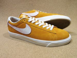 bruised peach nike